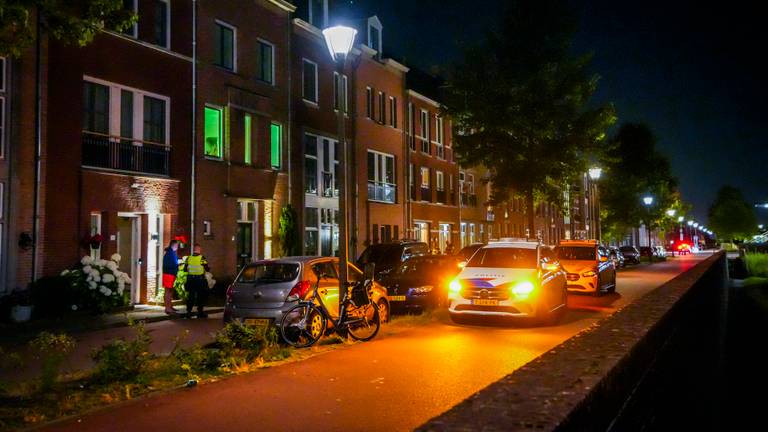 Zwaargewonde vrouw gevonden op straat, lag bewusteloos naast fiets