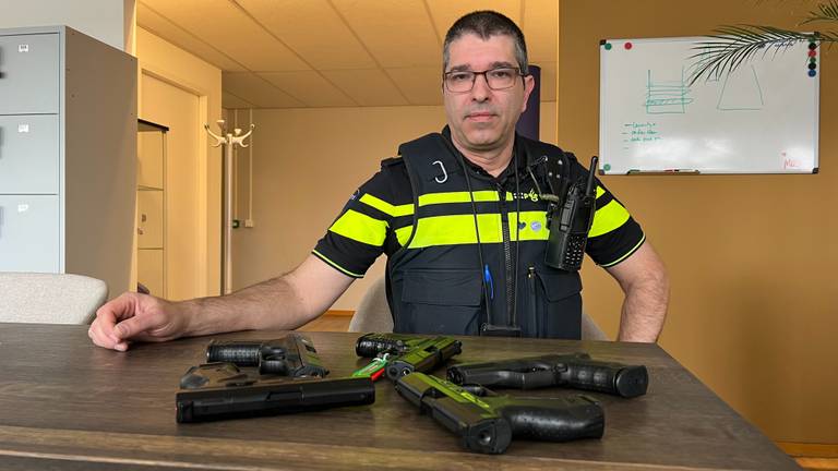 Wapenexpert bij de politie Oost-Brabant, Jeroen Vorstenbosch (foto: Megan Hanegraaf).