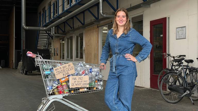 Dieuwertje hoopt dat de statiegeldkar op meer plekken gaat verschijnen (foto: Rochelle Moes).