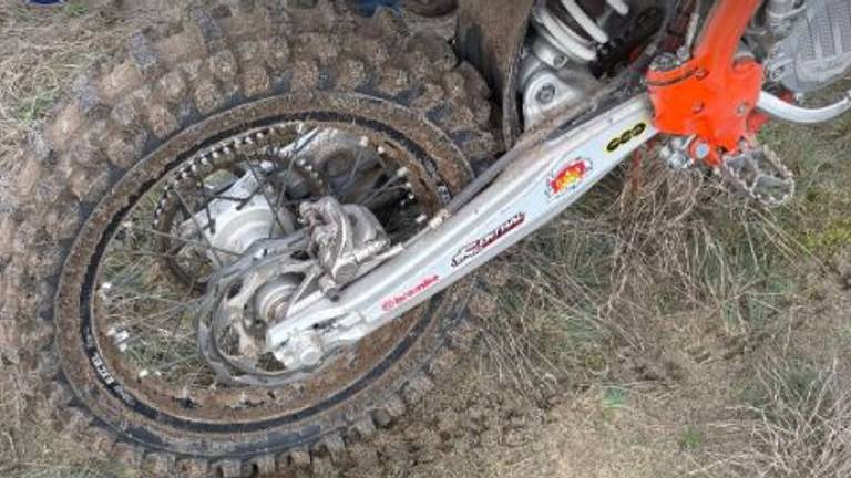 De motorcrossers in Budel werden aangesproken door agenten (foto: Instagram jeugdagenten Dommelstroom Zuid).