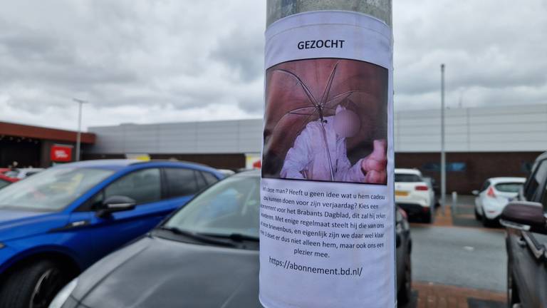 Krantendief gezocht, het gezicht staat herkenbaar op de poster (foto: Noël van Hooft)