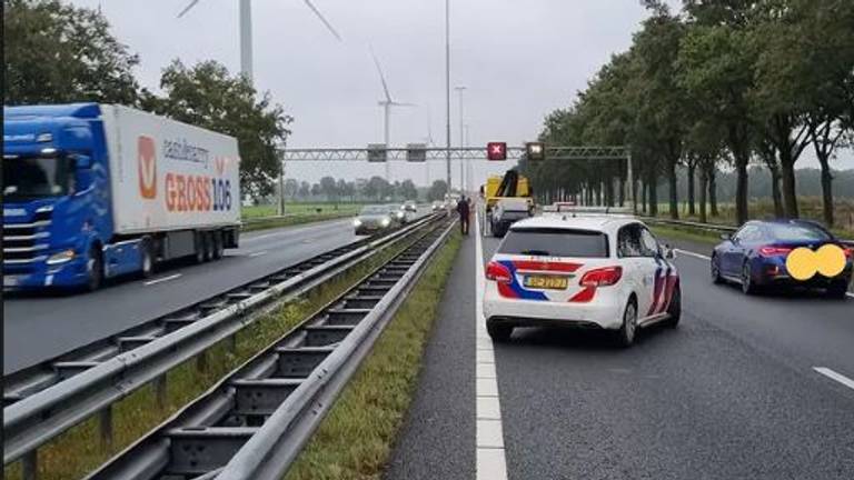 De auto viel stil op de A58 bij Moergestel (foto: Instagram politie Groene Beemden).