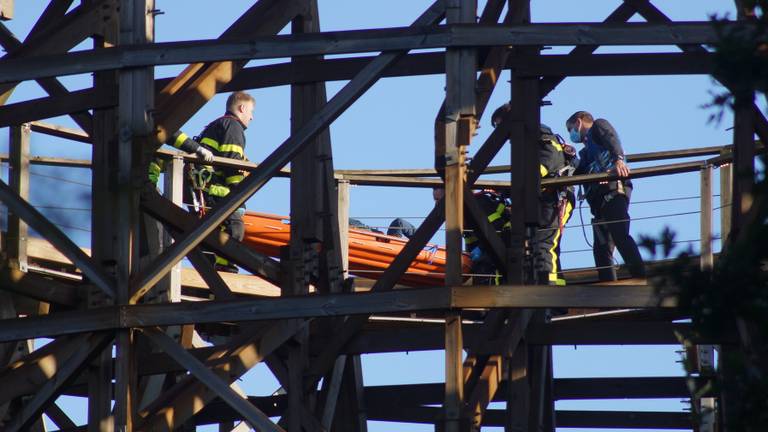 De medewerkster werd op achttien meter hoogte onwel (foto: Erik Haverhals/FPMB).