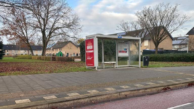 Dit bushokje in Eindhoven is nog niet rookvrij.