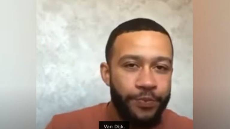 Depay nam een rap over Virgil van Dijk op (foto: screenshot video).