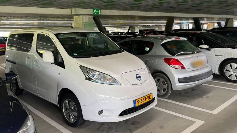 De Nissan waarnaar zolang was gezocht (foto: RTV Utrecht).