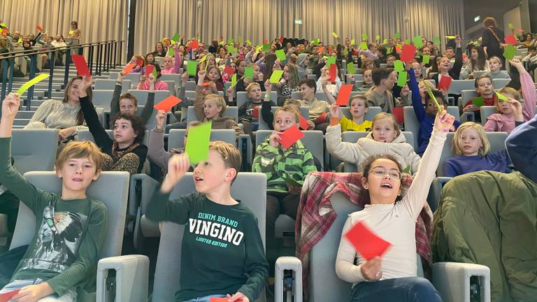 Kinderen krijgen op de universiteit les in sociale media (foto: Tom van den Oetelaar).