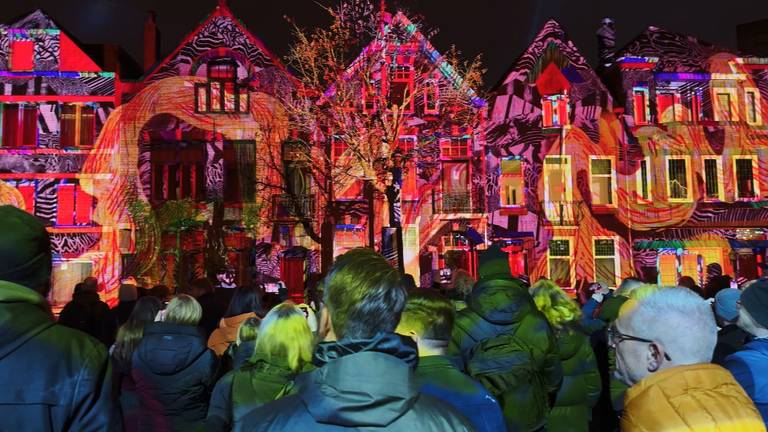 Bezoekers van GLOW in Eindhoven.