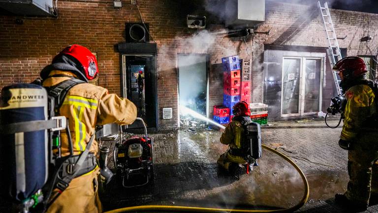 Mogelijke brandstichting in horecazaak, politie onderzoekt oorzaak