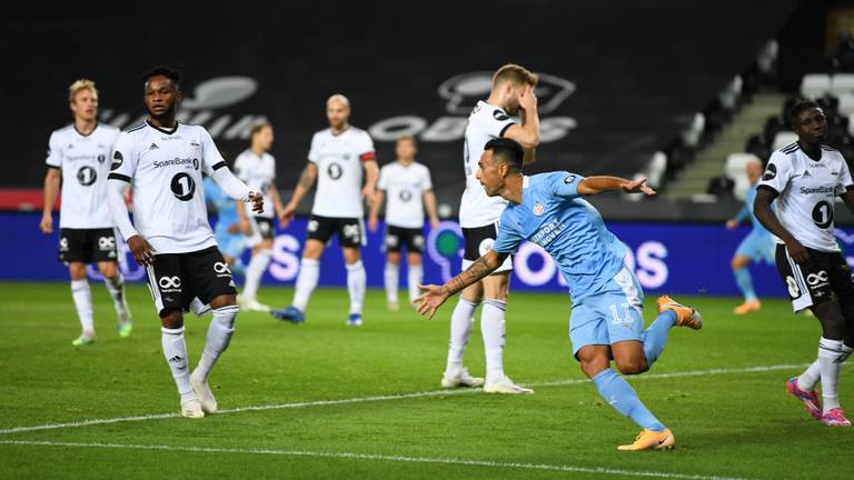 Eran Zahavi maakte zijn eerste PSV-goal (foto: OrangePictures).