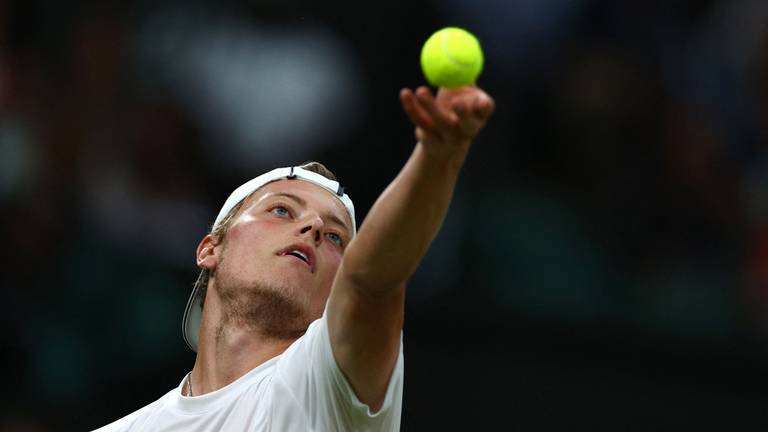 Tim van Rijthoven eerder op Wimbledon (Foto: ANP).