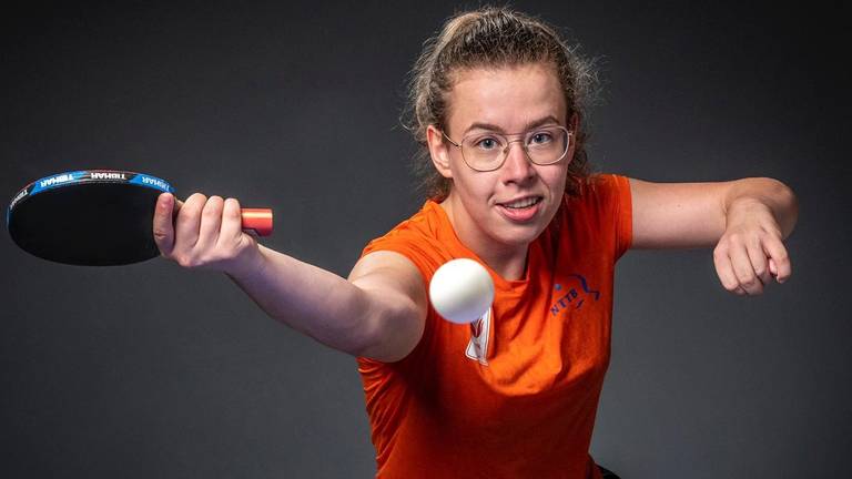 Frederique van Hoof, paralympisch tafeltennisster uit Helmond.