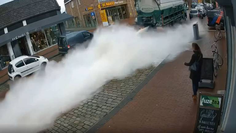 Het meel schoot uit de vrachtwagen.