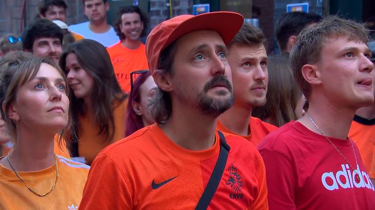 Oranje verliest: publiek in Tilburg kan wel janken