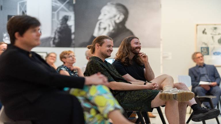 Bart Hess (rechts) is blij met de Designprijs 2021 (foto: Ilse Wolf).