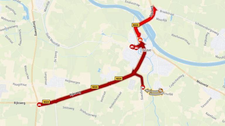 Het verkeer op de N324 is helemaal vastgelopen (afbeelding TomTom).