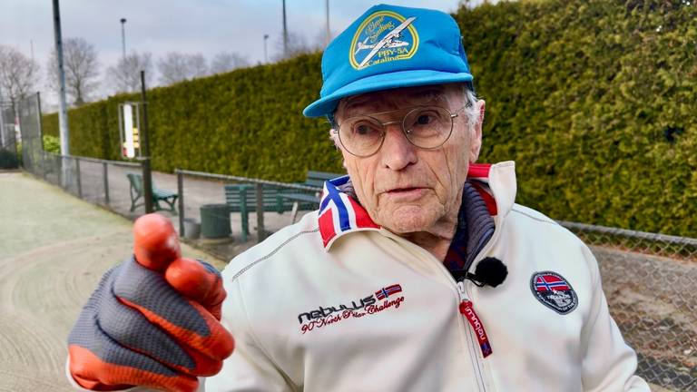 Jacques Roza op de tennisbaan (foto: Jan Peels).