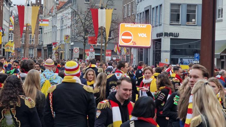Oeteldonk is vol op zondagmiddag