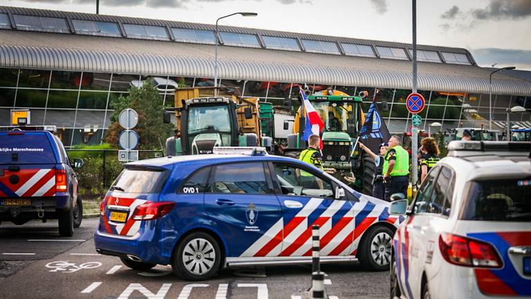 Boeren protesteren bij Eindhoven Airport (foto: Sem van Rijssel/SQ Vision) 