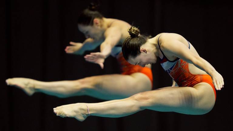 Celine van Duijn (achter) en Inge Jansen (Foto: EPA/Hiroshi Yamamura).