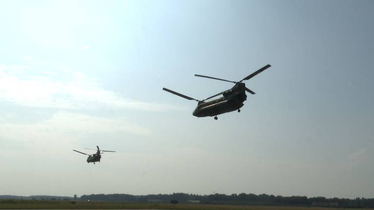 Chinooks vliegbasis Gilze-Rijen op weg naar Albanië voor blussen bosbranden