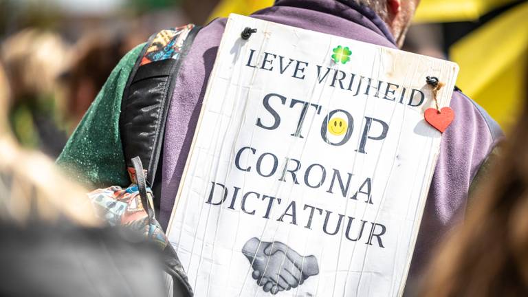 Beeld van een eerdere Walk of Freedom (foto:  ANP 2021/Remco Koers).