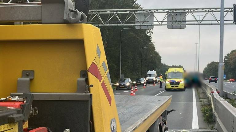 Op de A27 staat een lange file door een kettingbotsing (Foto: Rijkswaterstaat).