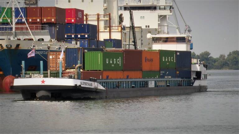 Binnenvaartschip op batterijen? Eerste exemplaar brengt bier naar Moerdijk