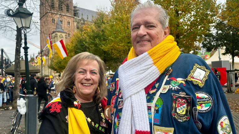 Laura en Jan tijdens de Elfde van de Elfde in de Oeteldonkse stad (foto: Jan Peels).