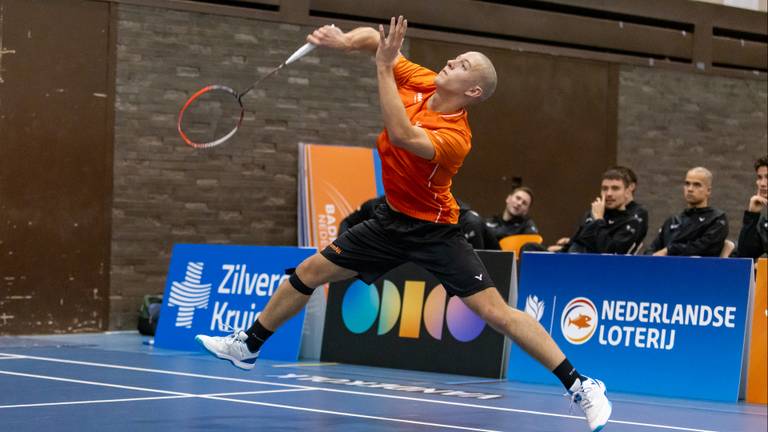 Rune van Dalm tijdens een badmintonwedstrijd. (Foto: René Lagerwaard)