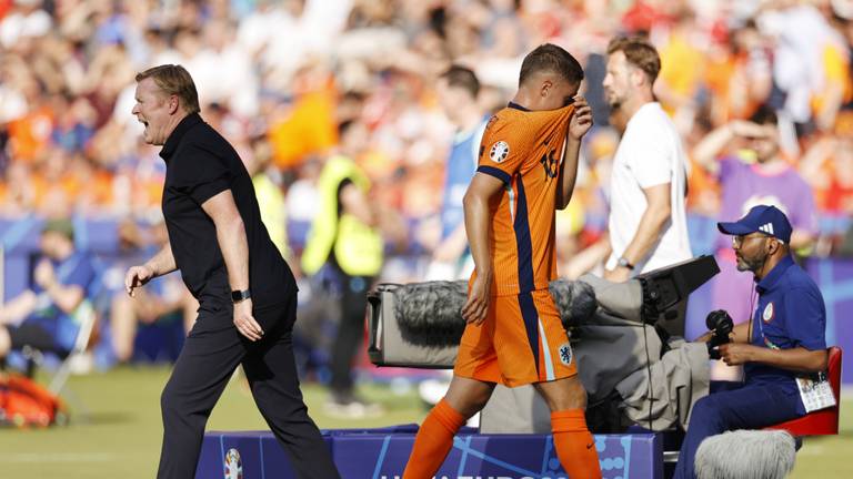 Joey Veerman reageerde ontdaan op zijn wissel (foto: ANP 2024/Maurice van Steen). 