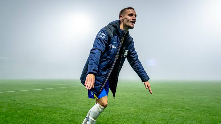 Silvester van der Water viert de zege op Almere City (foto: OrangePictures).