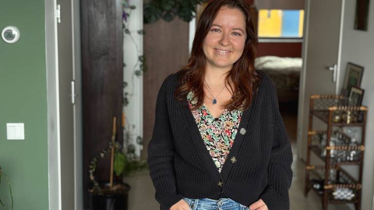 Jalou (32) woont in opgetopte woning op Strijp-S: 'Bevalt goed'