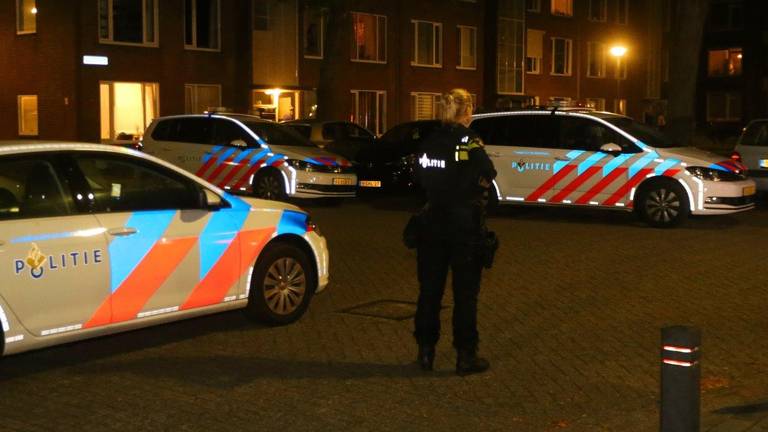 De politie kwam met meerdere eenheden naar de Hadewychstraat na de schietpartij (foto: Bart Meesters / SQ Vision)