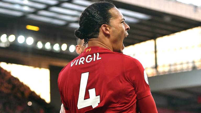 Virgil van DIjk uit Breda met Liverpool voor het eerst sinds 30 jaar kampioen.