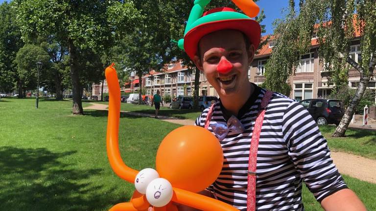 Clown Clownie wil graag weer optreden. (Foto: Erik Peeters)