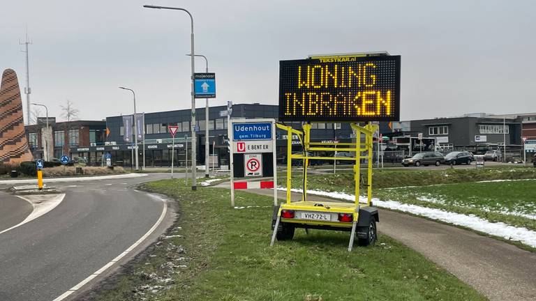 Dit bord moet bewoners waarschuwen (foto: Raymond Merkx).