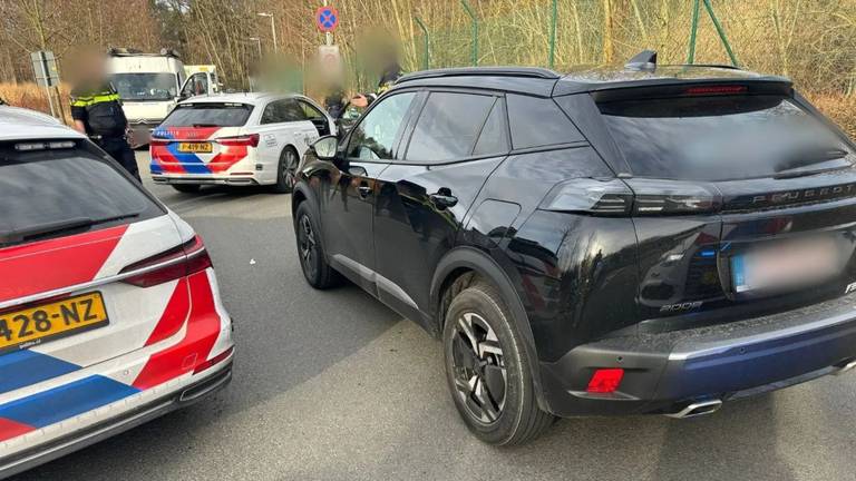 De gestolen Belgische auto is aangehouden (foto: Verkeerspolitie ZWB).