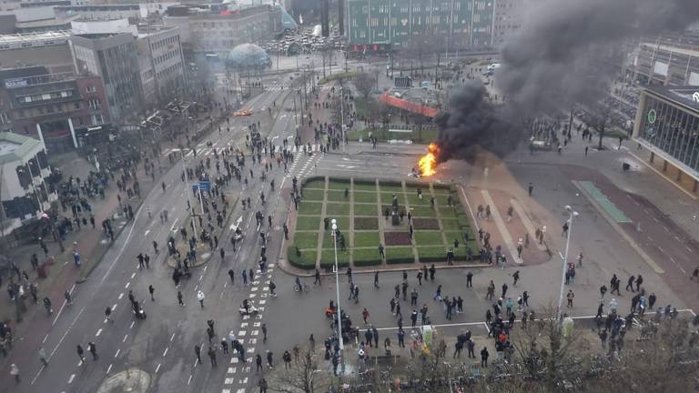 Zondagmiddag barstte het geweld los in Eindhoven centrum