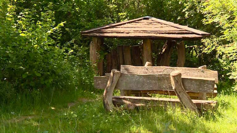 De aanrandingen gebeurde in beiden gevallen in de buurt van zo'n huisje (beeld: Omroep Brabant).