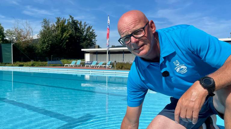 Manager Leo Holierhoek van zwembad De Meermin in Steenbergen (foto: Erik Peeters) 