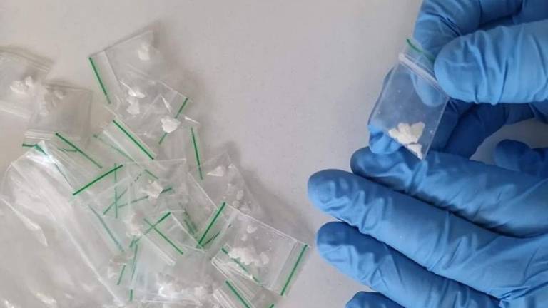 De aangehouden Bredase tieners hadden drugs bij zich (foto: Twitter politie Breda eo).