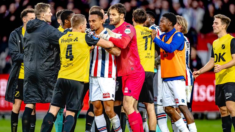 Opstootje bij Willem II - NAC Breda. (Foto: Marcel van Dorst, Eye4images)