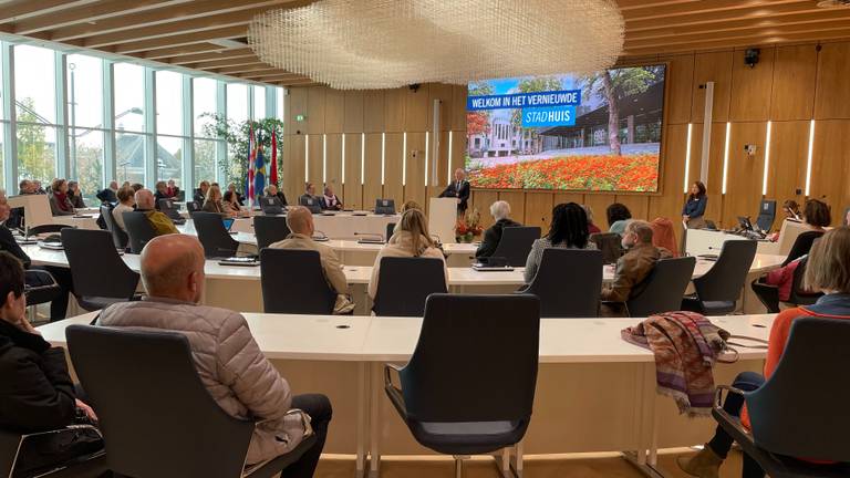 Tilburgers over nieuw stadhuis 'Dit was een lelijke plek, nu de mooiste'