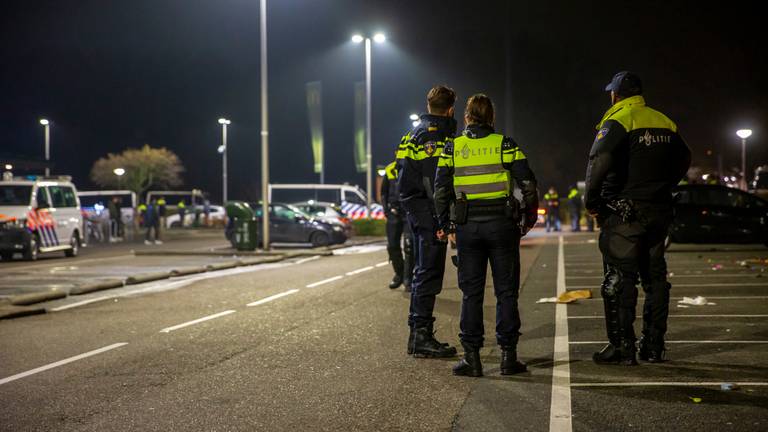 Veel politie op de been tijdens het preventief fouilleren (foto: Christian Traets/SQ Vision Mediaprodukties).