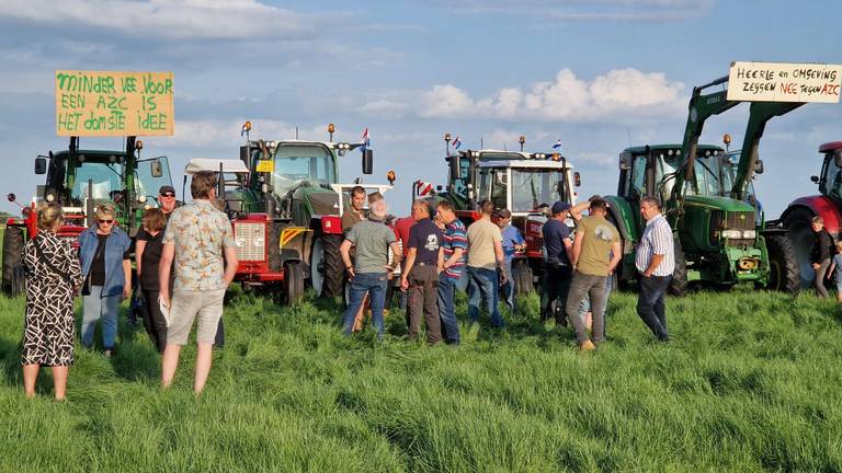 Inwoners van Heerle in actie tegen mogelijke komst azc (foto: Tom Berkers).