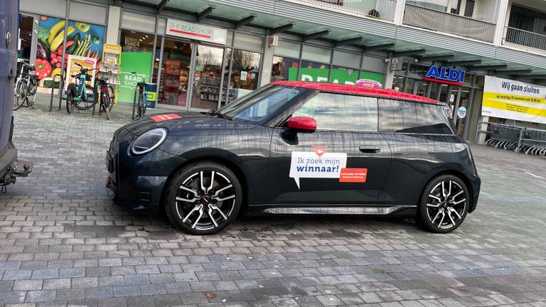 De gewonnen MINI Cooper (foto: Rogier van Son).