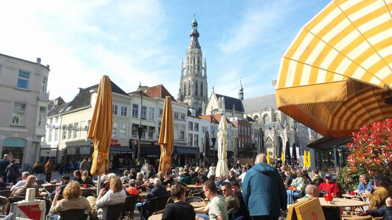 Gezelligheid in Breda (foto: Henk Voermans).