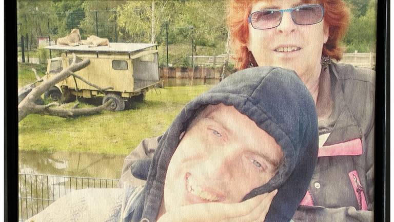 Anita met haar zoon Jeroen (privéfoto).