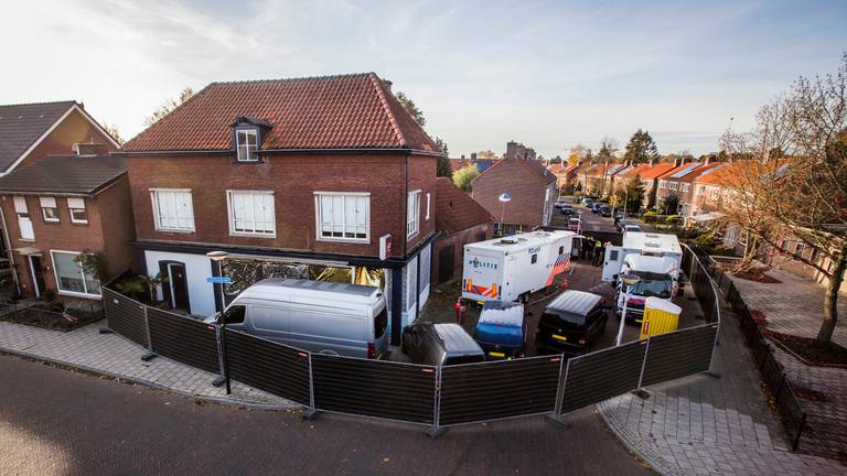 De plek in Enschede waar de vier doden werden aangetroffen (foto: ANP / Vincent Annink)